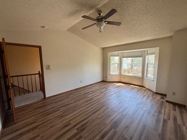 Building Photo - gorgeous West-Side Home