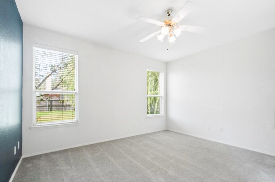 Building Photo - 11705 Pinyon Pine Dr