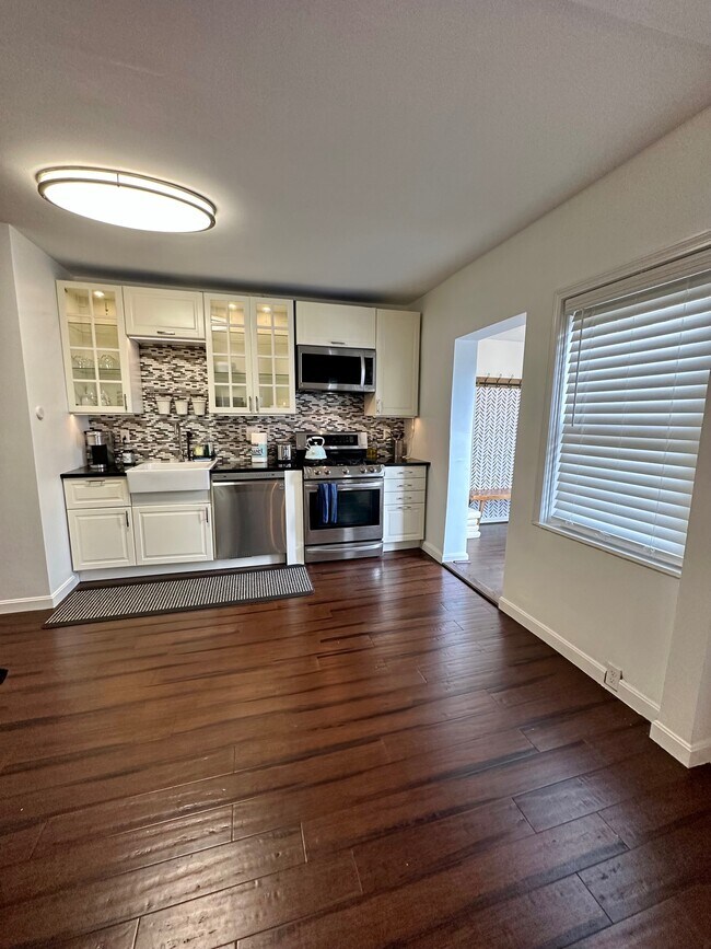 Building Photo - 148 Orange St