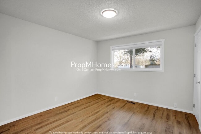 Building Photo - Fully Updated Home in Aloha - Large Yard!