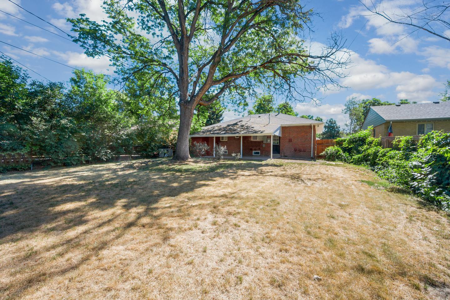 Building Photo - Classic brick Montclair home with covered ...