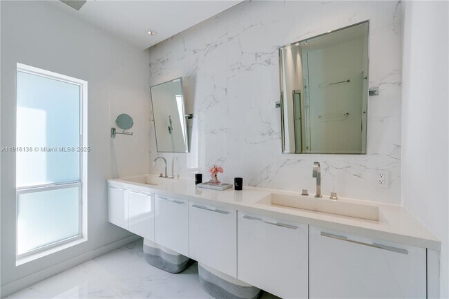 Building Photo - 475 Woodcrest Rd