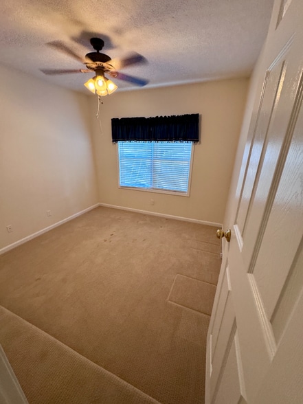 Building Photo - 406 Valley Greens Rd