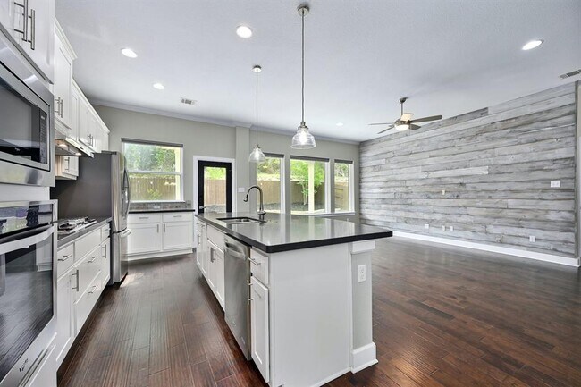 Building Photo - 286 Dayridge Dr