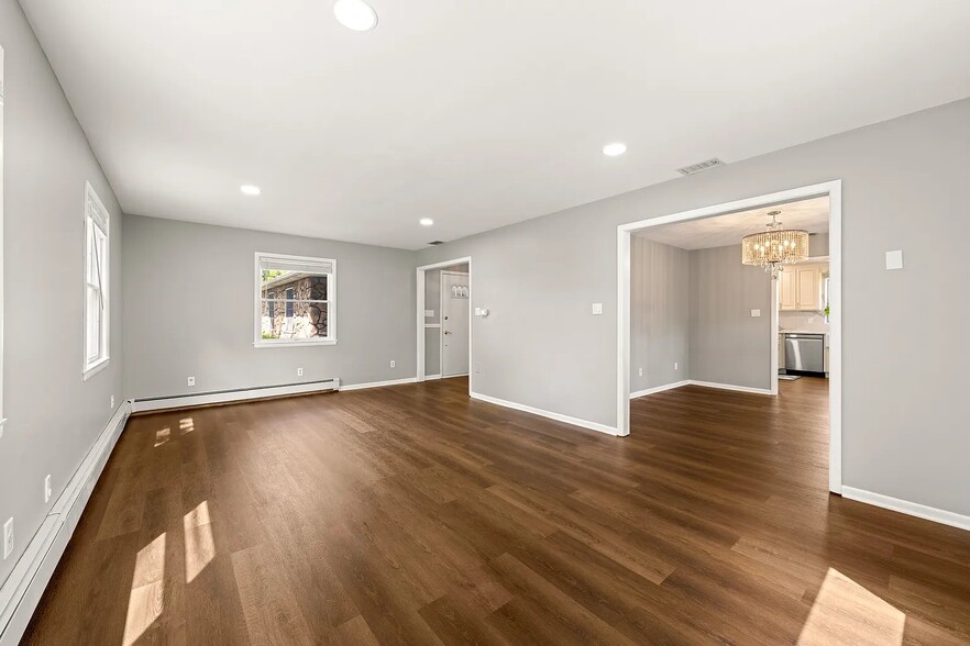 Building Photo - 3250 Vista Dr