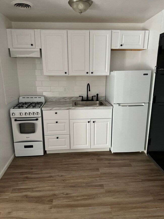 Primary Photo - 503 Stuyvesant Ave