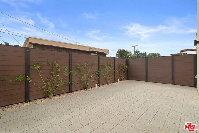 Building Photo - 5530 Sunnyslope Ave