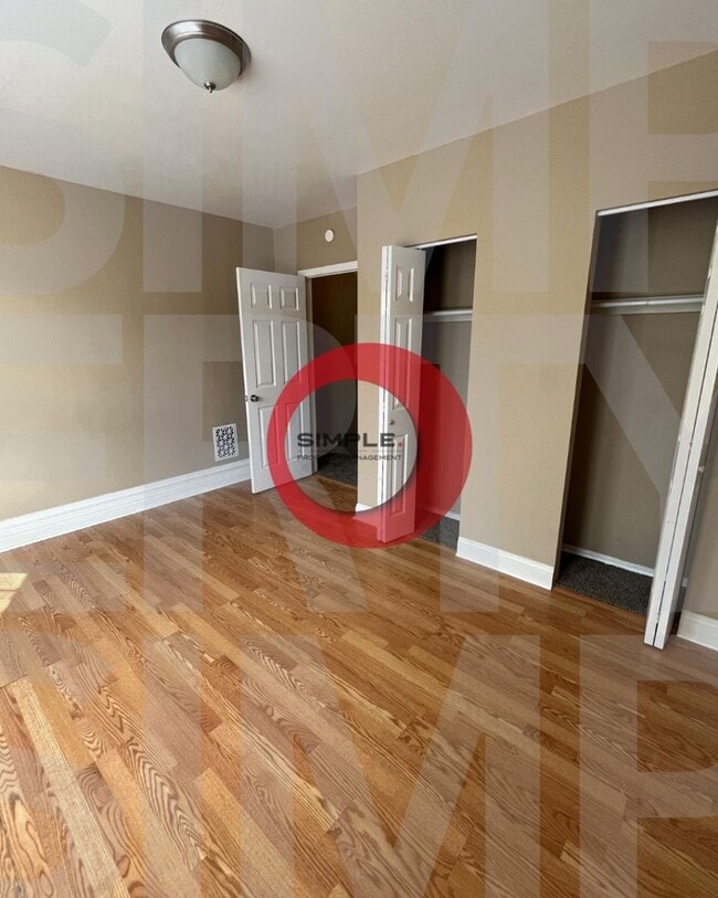 Building Photo - Great space & Location!