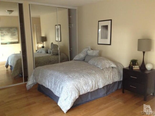 Building Photo - 2219 Scenicpark St