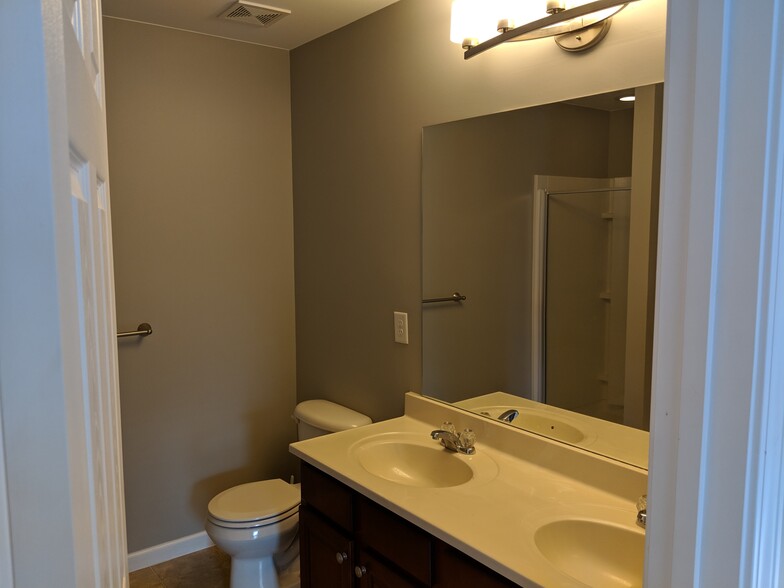 Building Photo - 644 Pemberton Dr