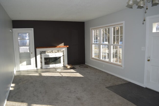 Building Photo - 3 Bedroom House