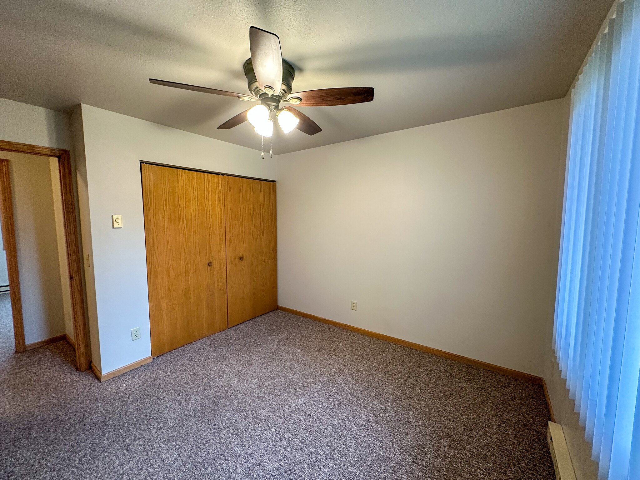 Building Photo - 2029 Green Valley Dr