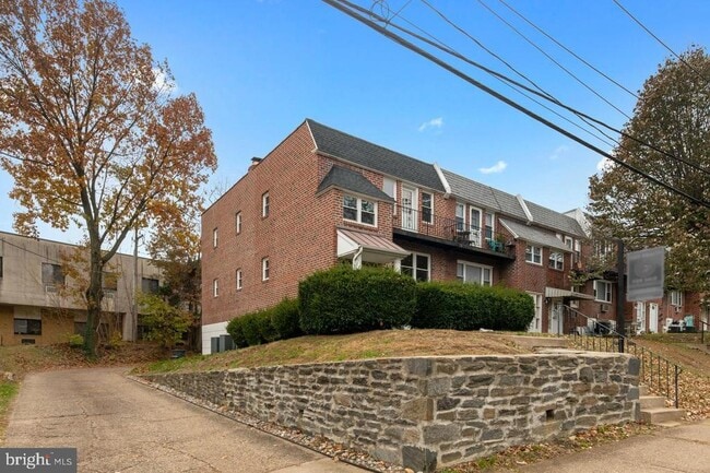 Building Photo - 2702 Cranston Rd