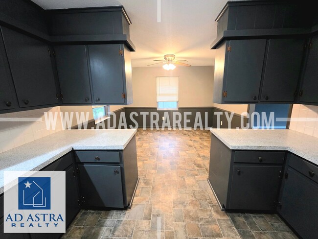 Building Photo - 208 Brookside Dr