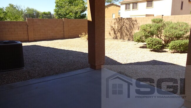 Building Photo - Beautiful split floorplan in a great neigh...