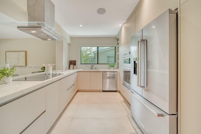 Building Photo - 1940 SW 32nd Pl