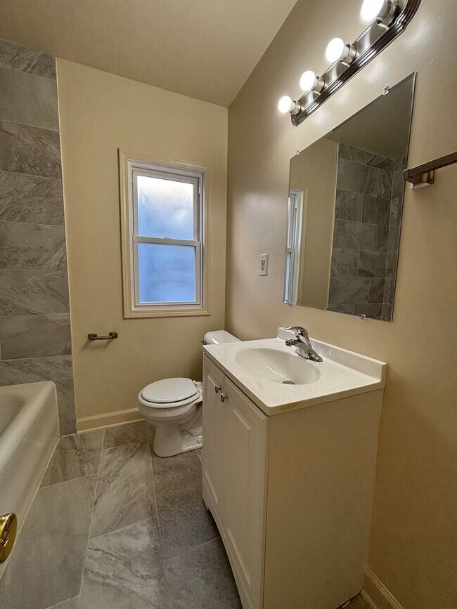 Building Photo - 2748 N 44th St