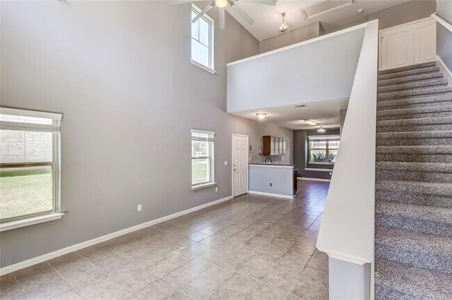 Building Photo - 1620 Bryant Dr