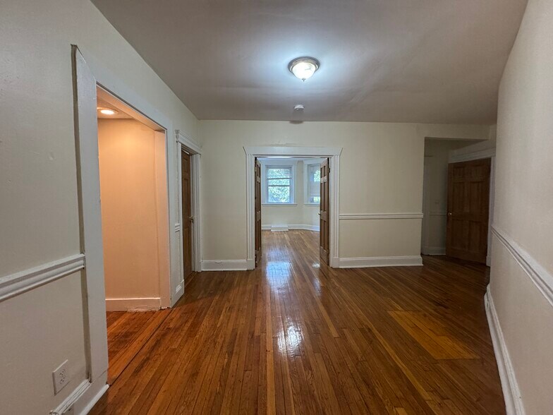 Building Photo - 390 Riverway