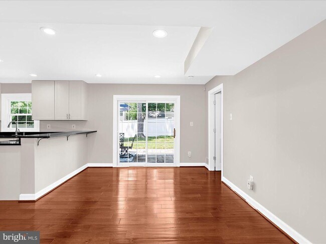 Building Photo - 7896 Pavilion Dr