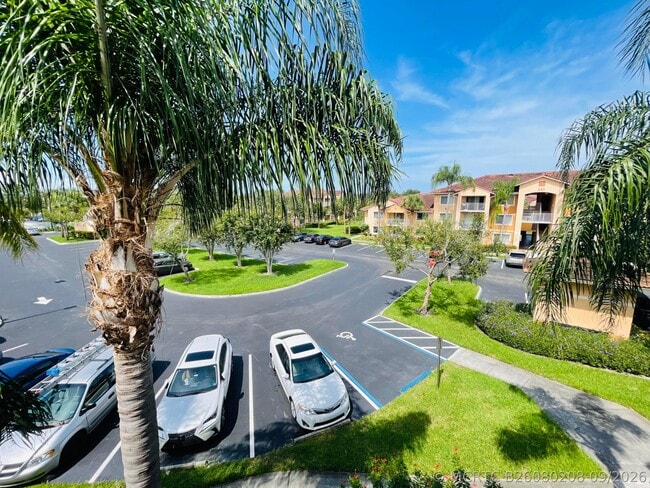 Building Photo - 161 SW Palm Dr