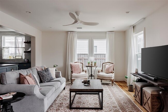 Building Photo - 2613 E 2nd St