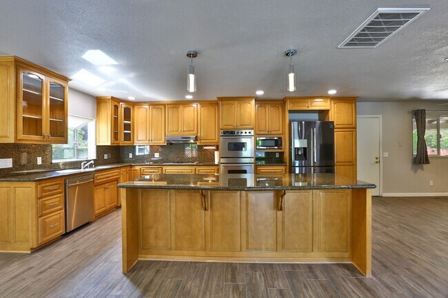 Building Photo - Saratoga single story home with Pool, and open Concept Living