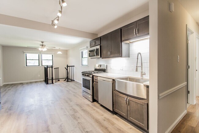 Building Photo - 2242 Zumbehl Rd