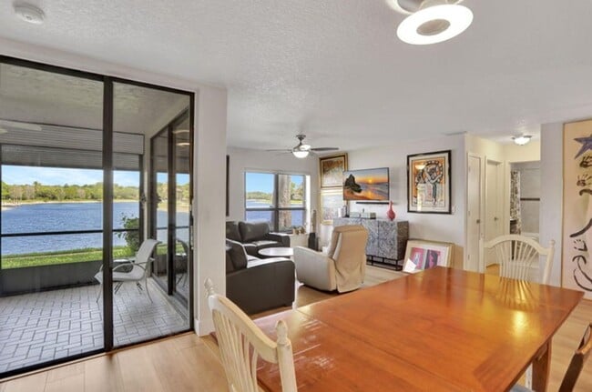 Building Photo - 2850 Carambola Cir S