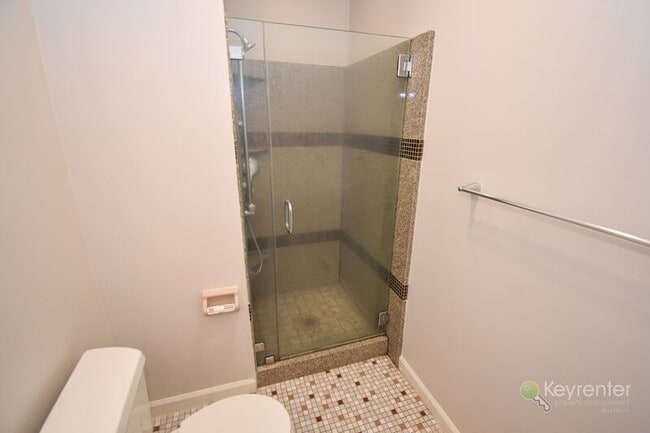 Building Photo - 5 Sandy Ridge Dr