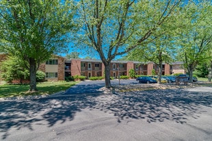 Building Photo - Hillcrest & Ridgeview Apartments
