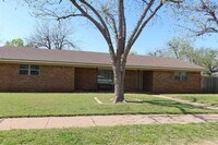Building Photo - 1544 Sweetbriar Dr