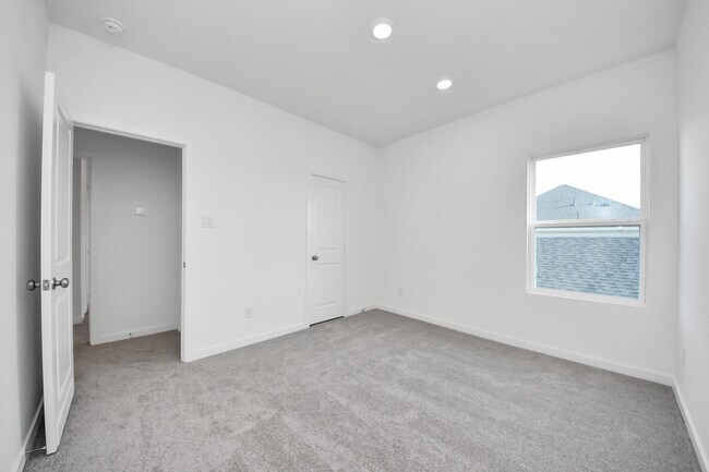 Building Photo - 27111 Blue Pool Dr