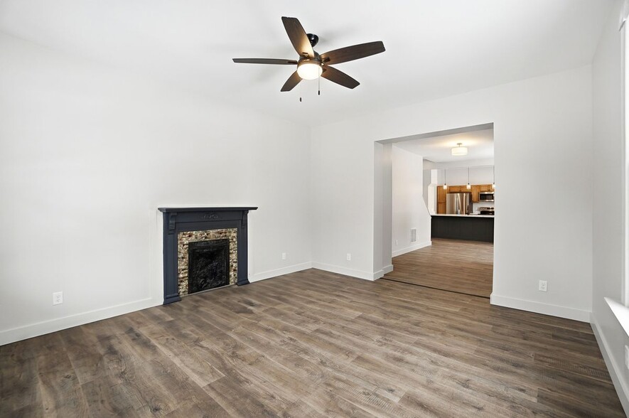 Building Photo - 131 S C St