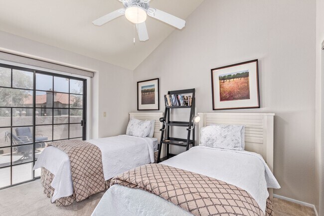 Building Photo - Charming 2-Bedroom Townhome in Scottsdale Racquet Club