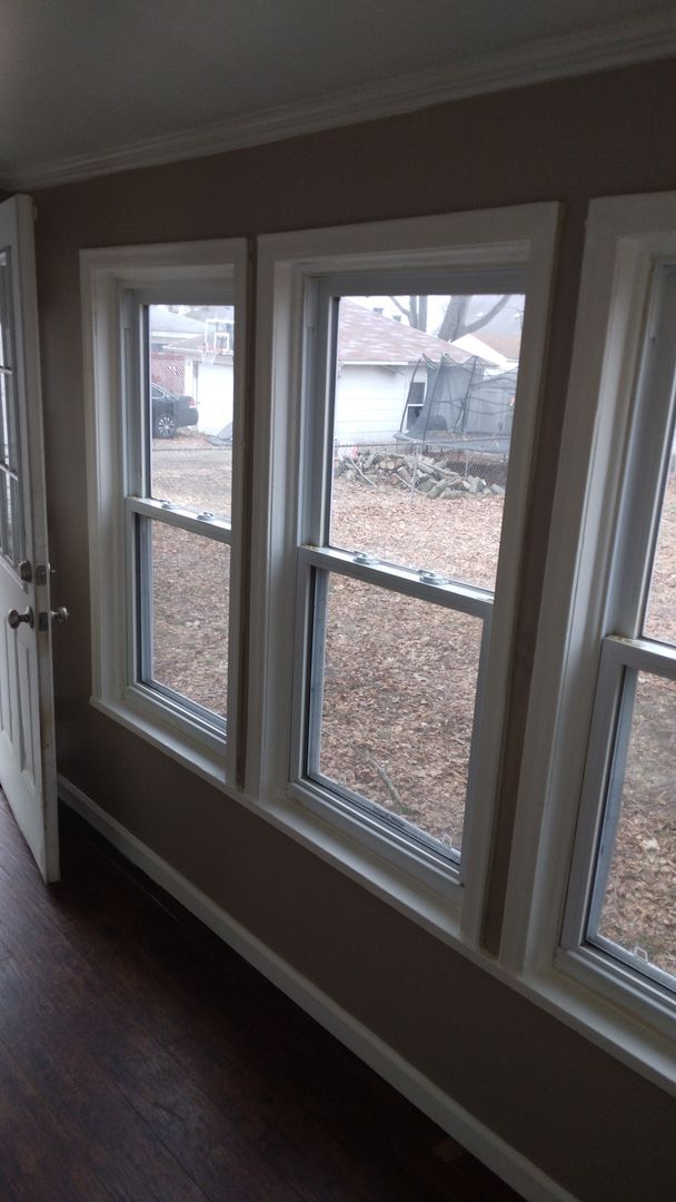 Building Photo - 2/1 brick Home CALL DIANA FOR A SHOWING AT...