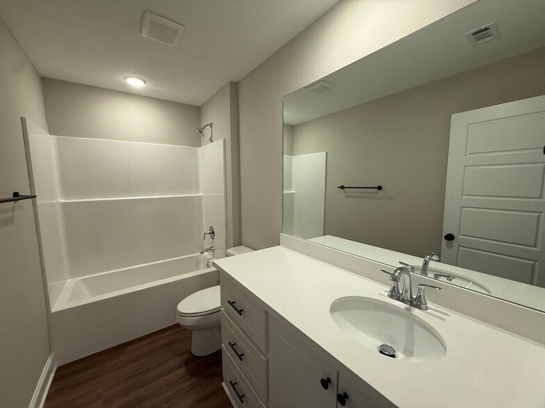 Building Photo - 110 Madisonville Dr