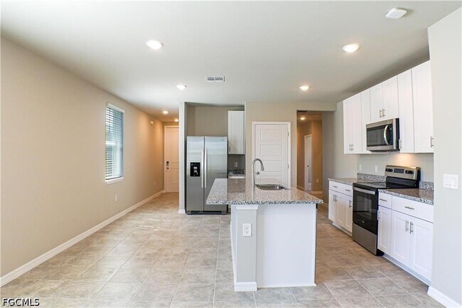 Building Photo - 44229 Saddlewood Ct