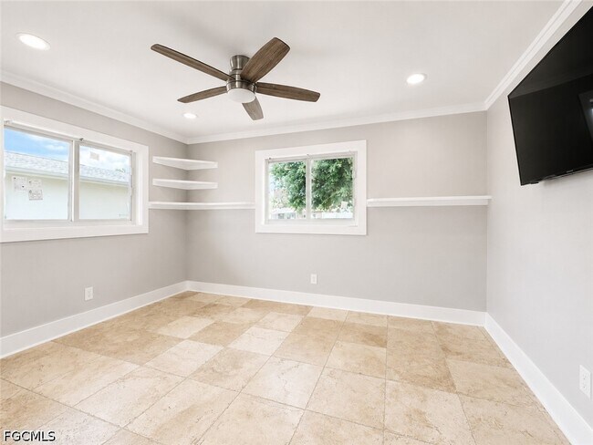 Building Photo - 912 Dolphin Dr