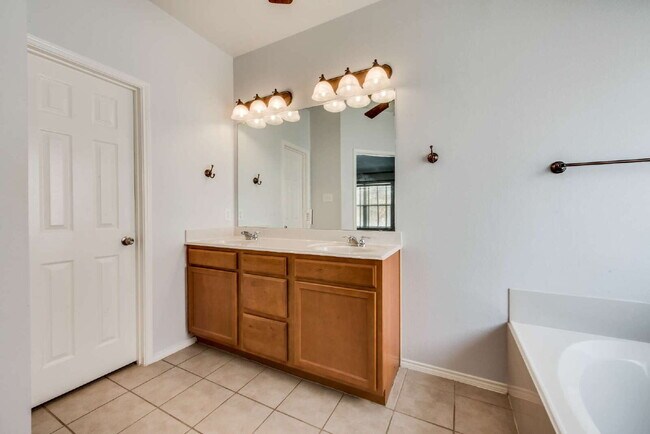 Building Photo - Gorgeous 3 Bed, 2 full bath gem located in the heart of the sought-after Chadwick Farms