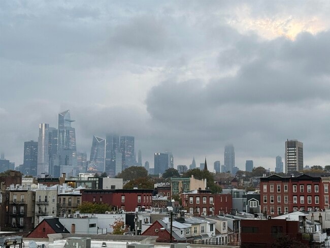 Building Photo - 614 GRAND St