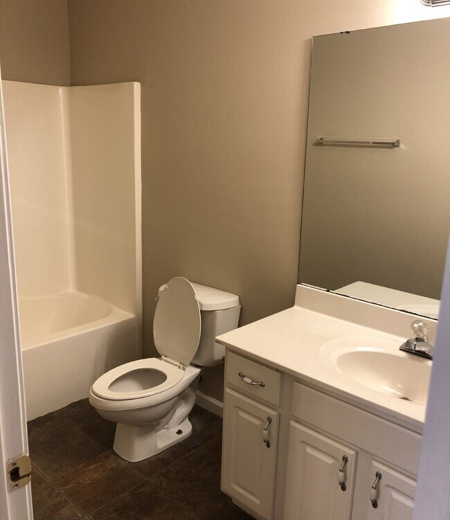 Building Photo - 3BD 3BA DUPLEX CLOSE TO TTU FOR RENT