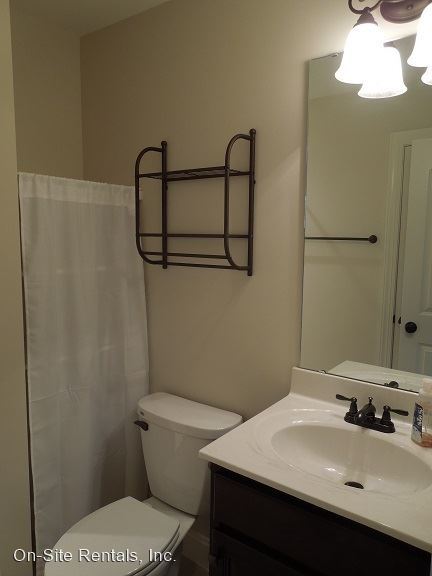 Building Photo - 5 br, 3.5 bath House - 11 Racquet Court