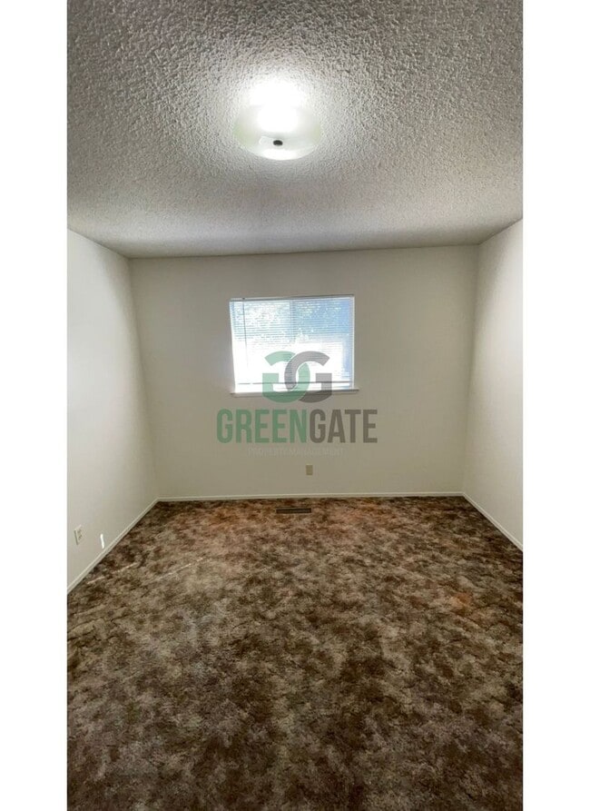 Building Photo - 925 Charleston Ave