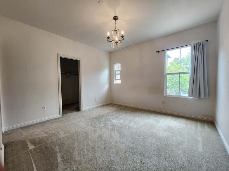 Building Photo - 732 E Valencia St
