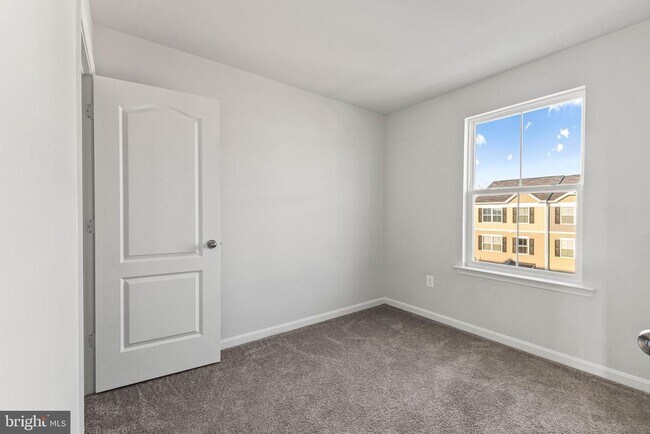 Building Photo - 64 Grant St