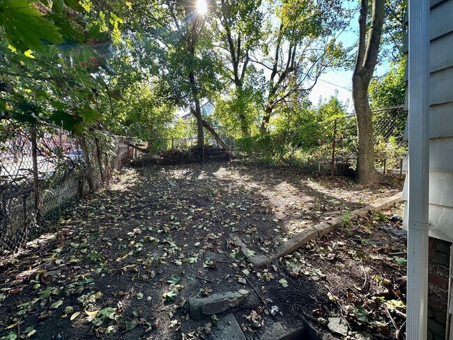 Building Photo - 2330 Eccles St