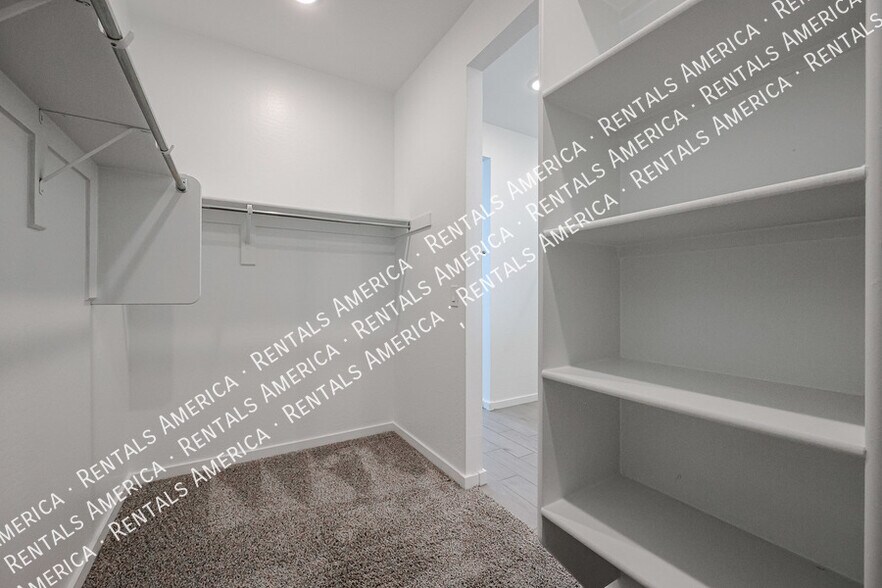 Building Photo - 40322 W Hillman Dr