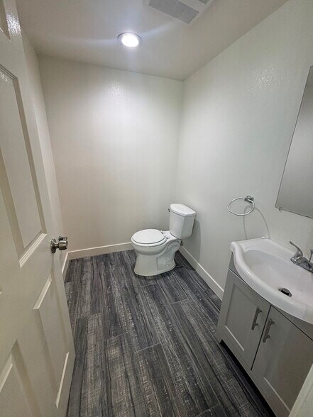 Building Photo - 457 E 30th St