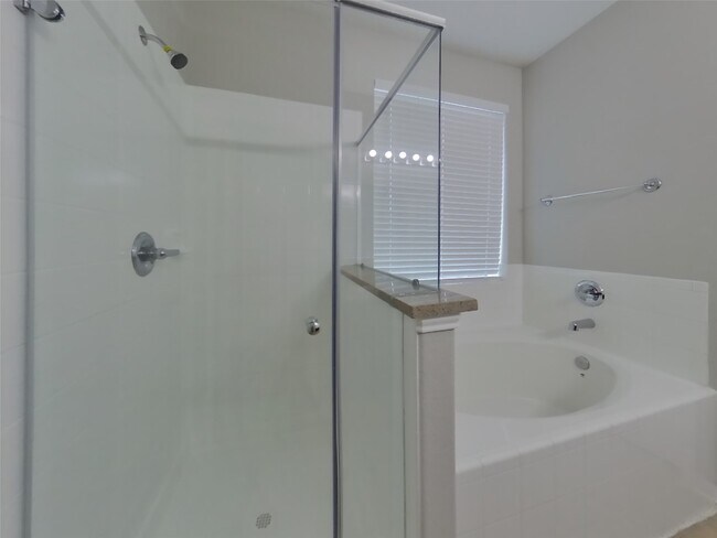 Building Photo - 12850 Spruce Cir